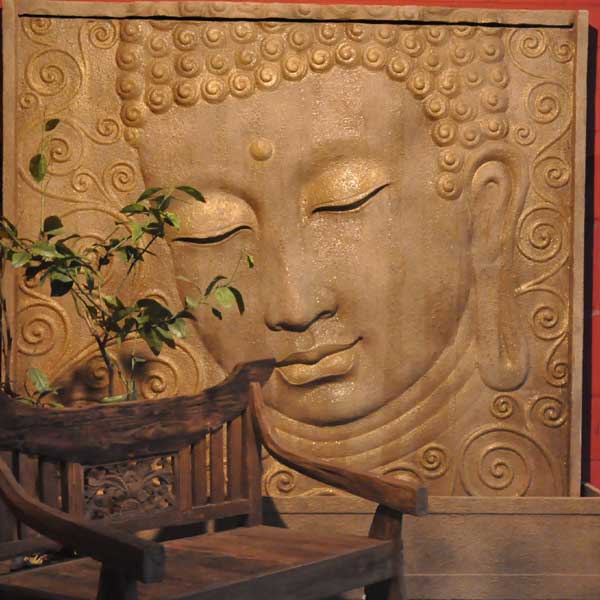 Wasserwand mit Buddha Kopf 